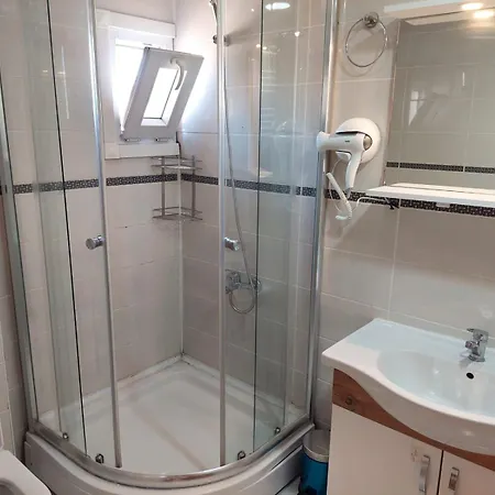 アパート Findikzade Seaside Flats In Lively Fatih Area Very Near Metro And Tourist Sights イスタンブール
