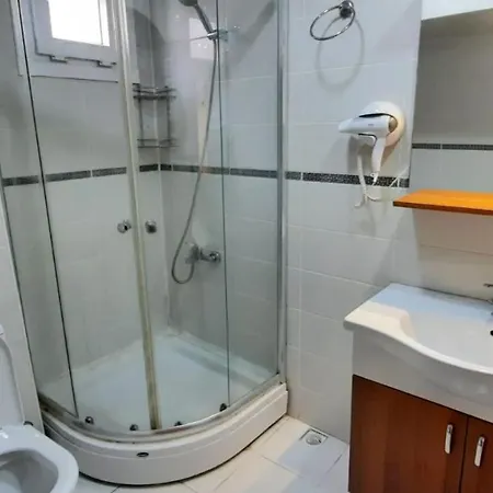 Findikzade Seaside Flats In Lively Fatih Area Very Near Metro And Tourist Sights アパート