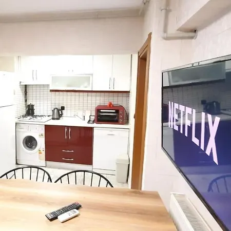 Findikzade Seaside Flats In Lively Fatih Area Very Near Metro And Tourist Sights דירה *
